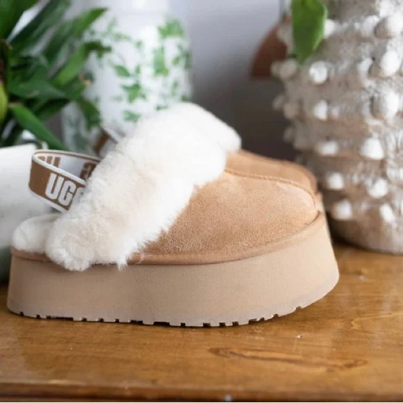 Ugg funkette suede discount clogs size 9